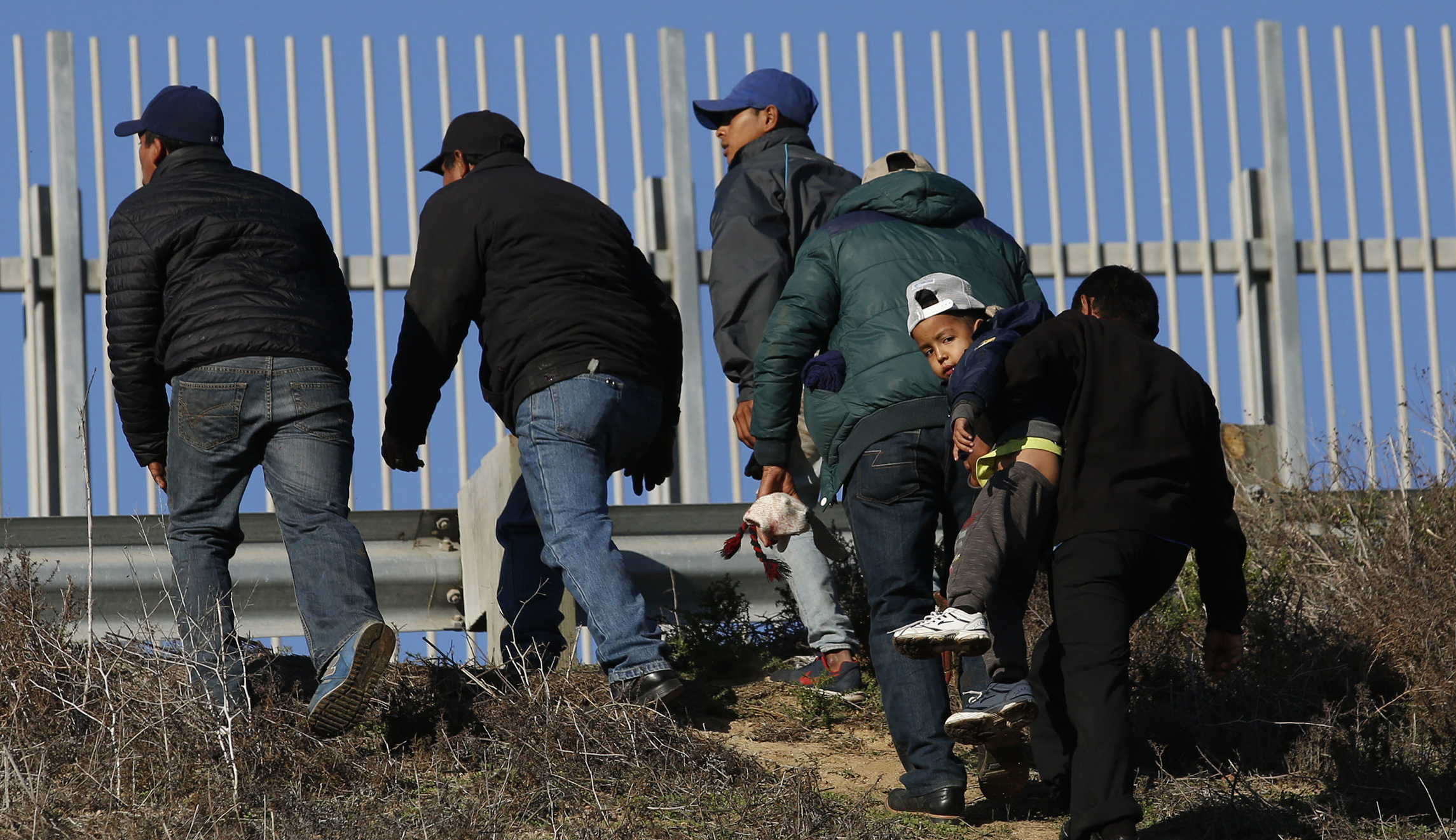 Suspected terrorist leading group of Central America migrants demanding $50,000 from US to return home