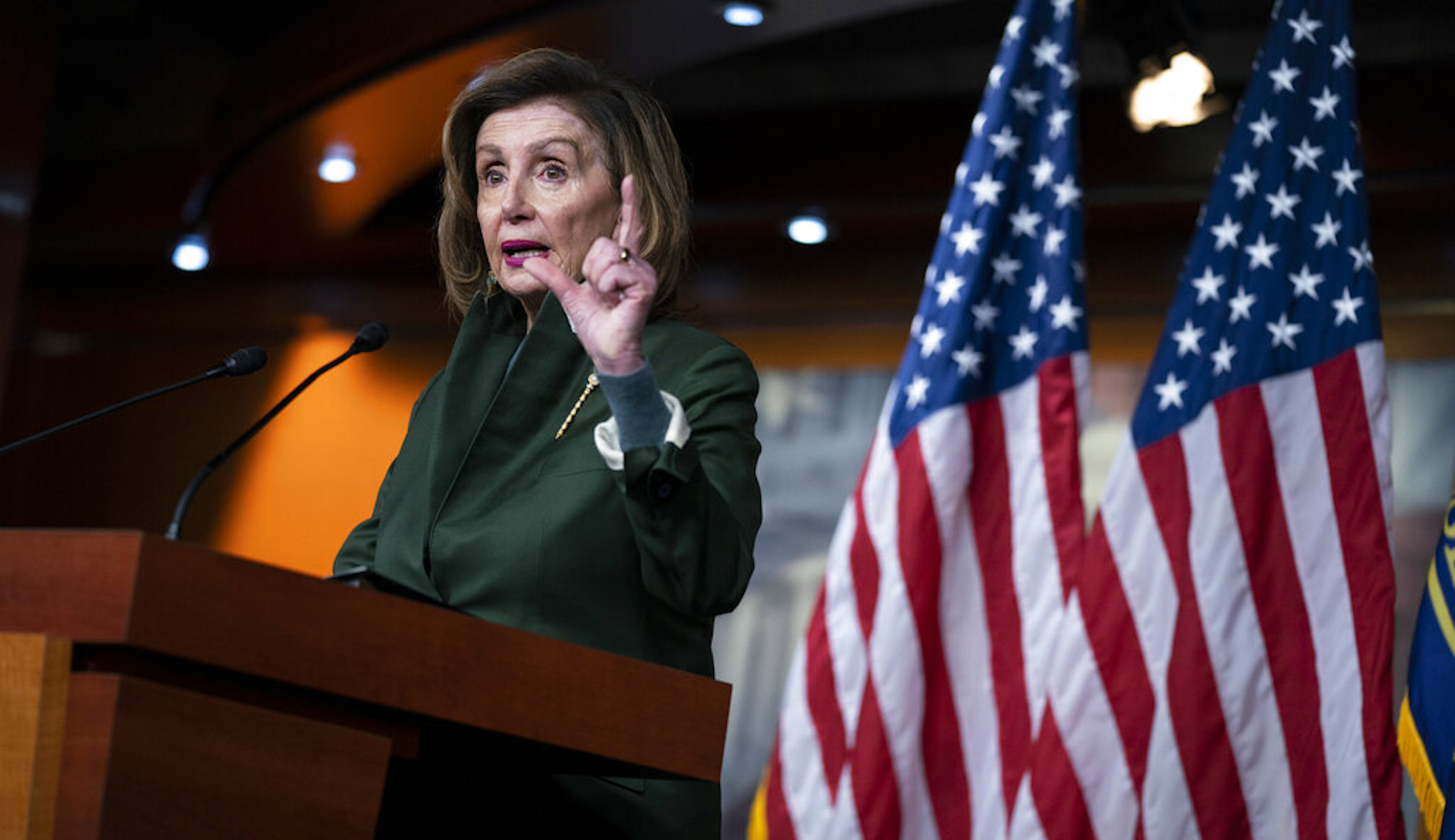 Pelosi bends on stock trading ban pressure but wants Supreme Court disclosure