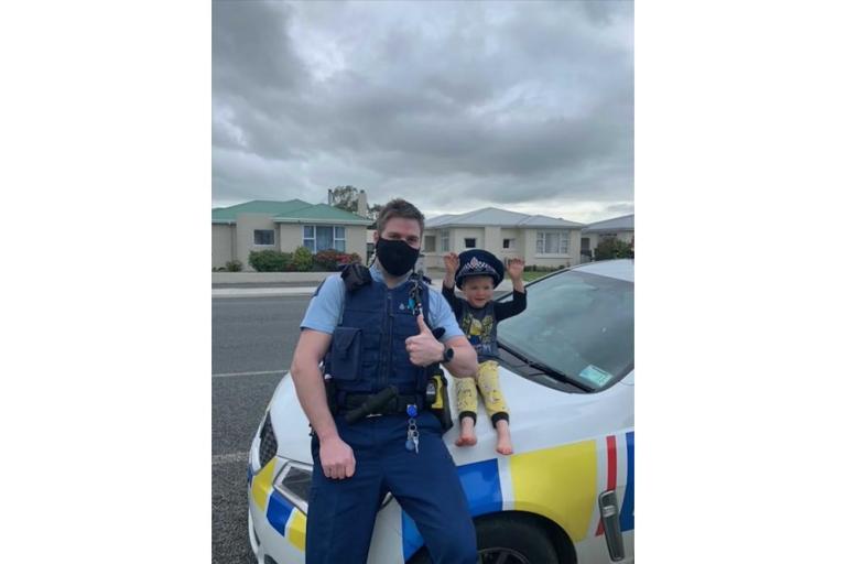 New Zealand police answer 4-year-old’s call and confirm toys are cool