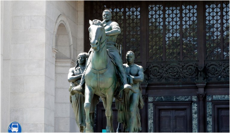 The Ukrainian city of Mariupol on June 21, 2021 (left), and on March 29, 2022 (right).