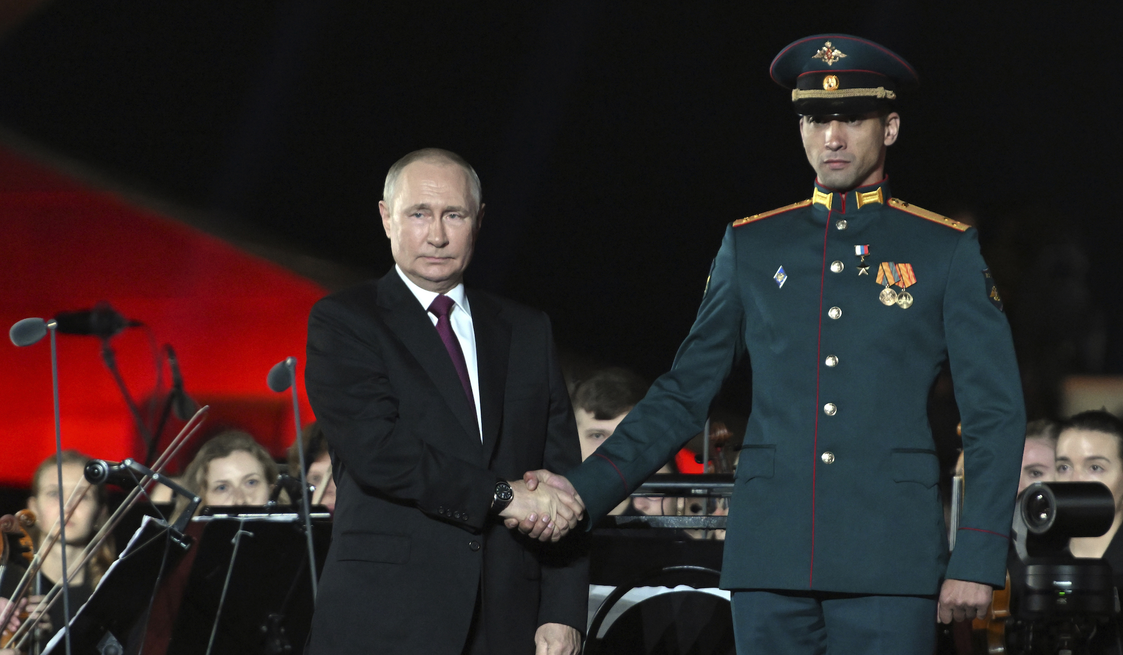 Putin beams at war memorial gala as Wagner chief Prigozhin dies in plane crash
