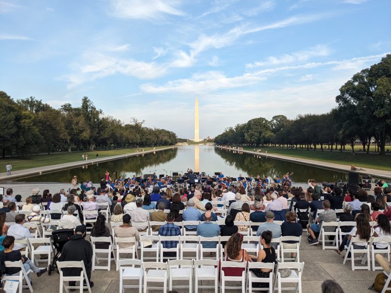 Free opera at Lincoln Memorial with message of peace attracts members of Congress