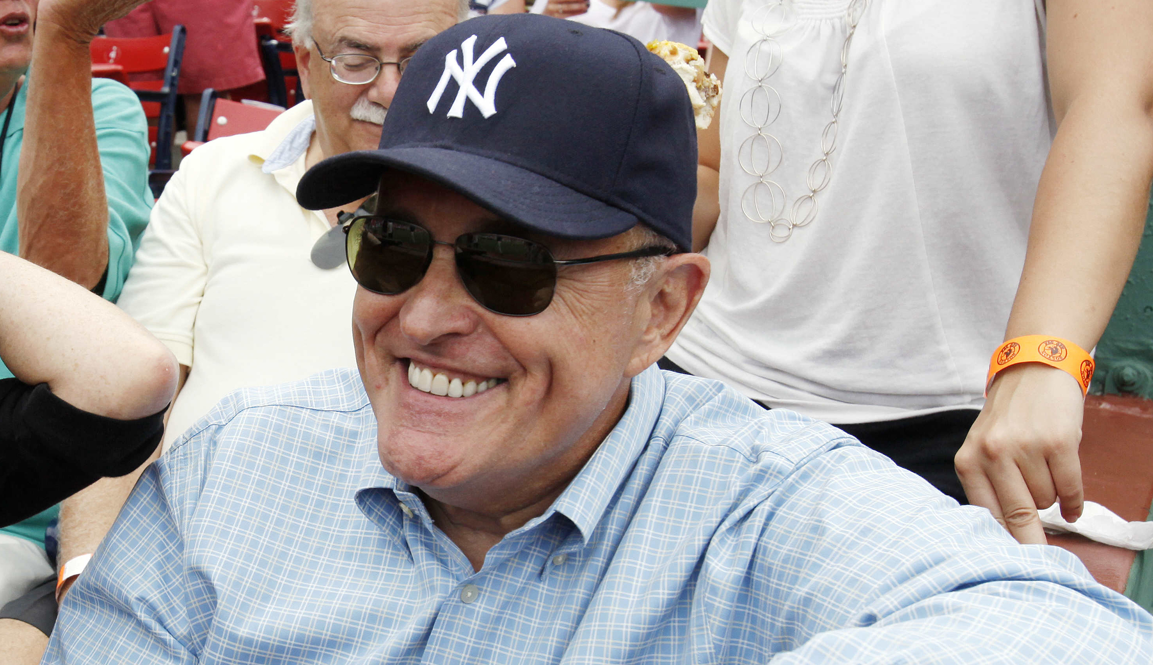 Yankees co-owner Hank Steinbrenner dies