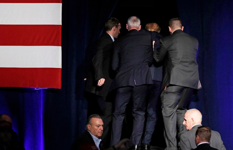Secret Service rushes Trump off the stage at Reno rally