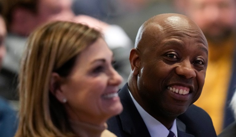 Tim Scott to hold event with Iowa GOP Gov. Kim Reynolds, whom Donald Trump spurned