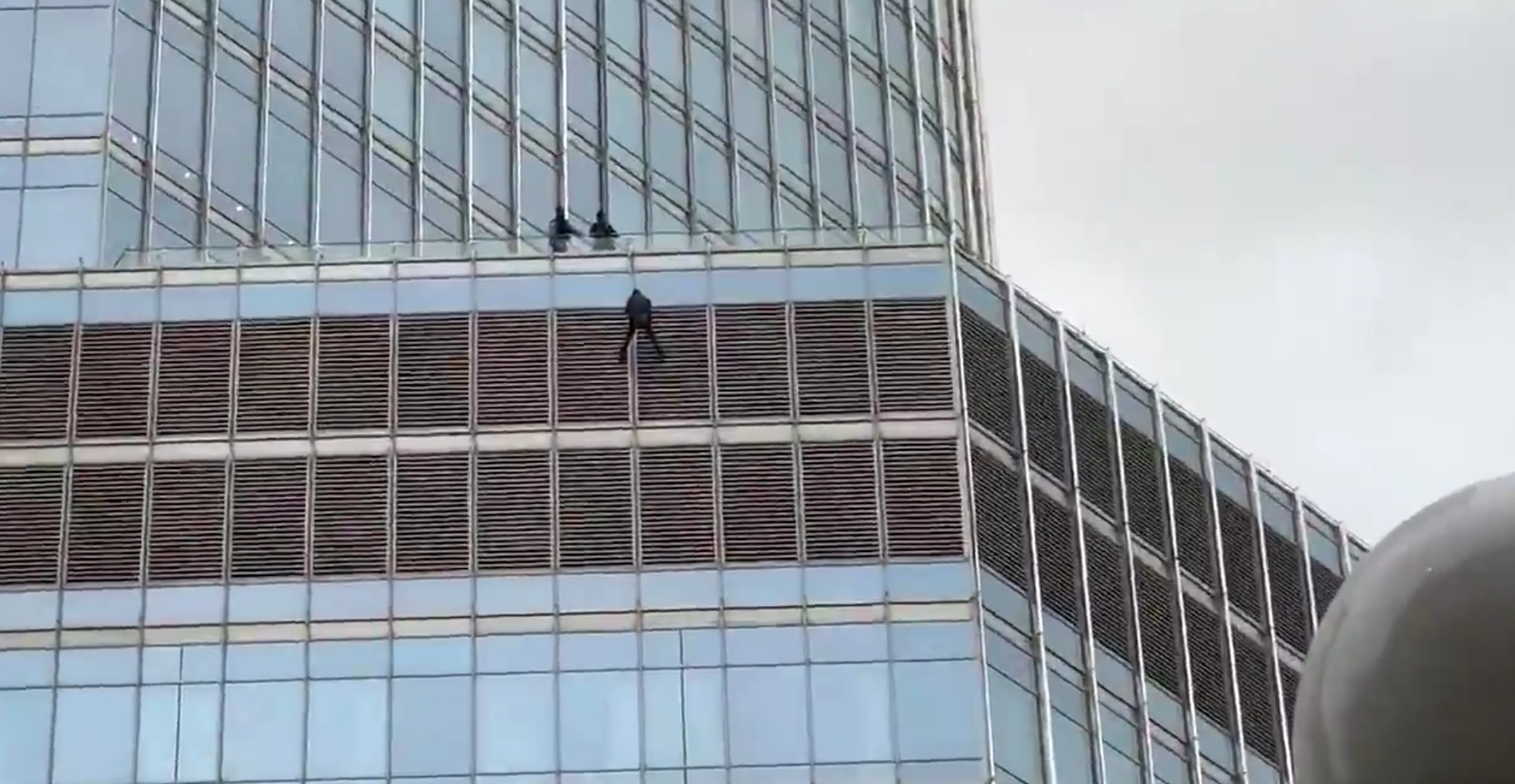 Man hanging from Chicago Trump Tower for 13 hours demanding to speak to Trump taken into custody