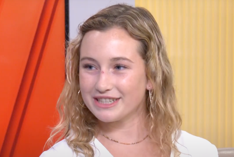 SEE IT: Illinois teenager becomes youngest American woman to summit Mount Everest