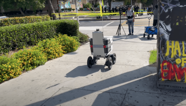 VIDEO: Delivery robot moves through area blocked off by California police