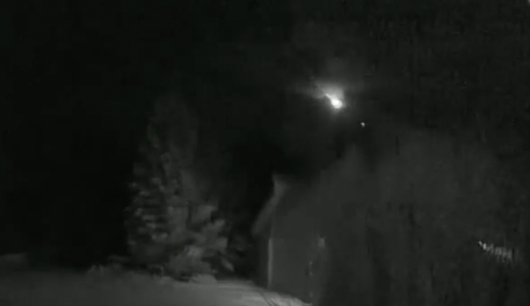WATCH: Meteor flashes across Alaskan sky in last meteor shower of 2022