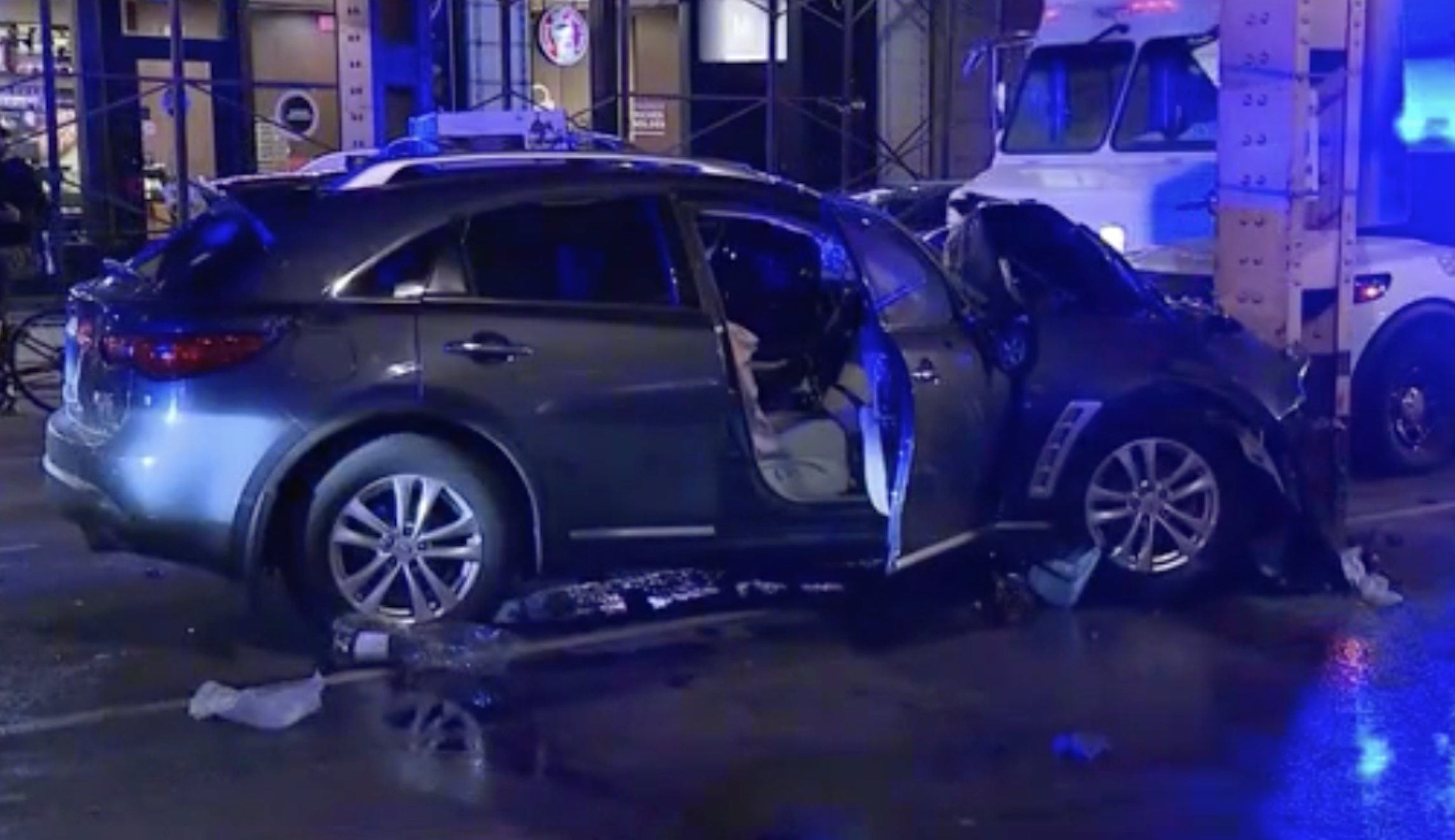 Chaotic Chicago scene after man crashes carjacked vehicle into pole with owner inside