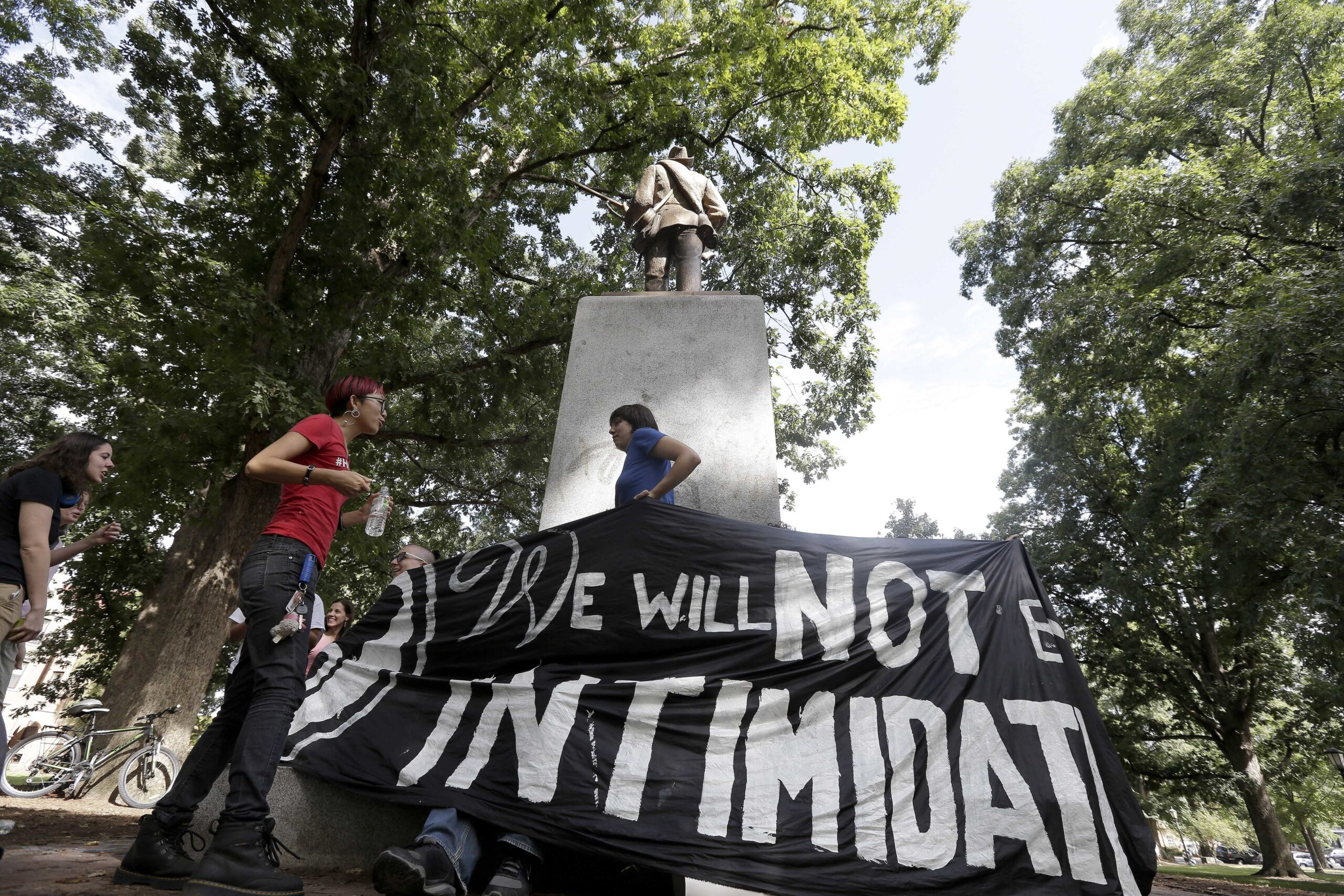 Activists protest punishment of Confederate statue vandal