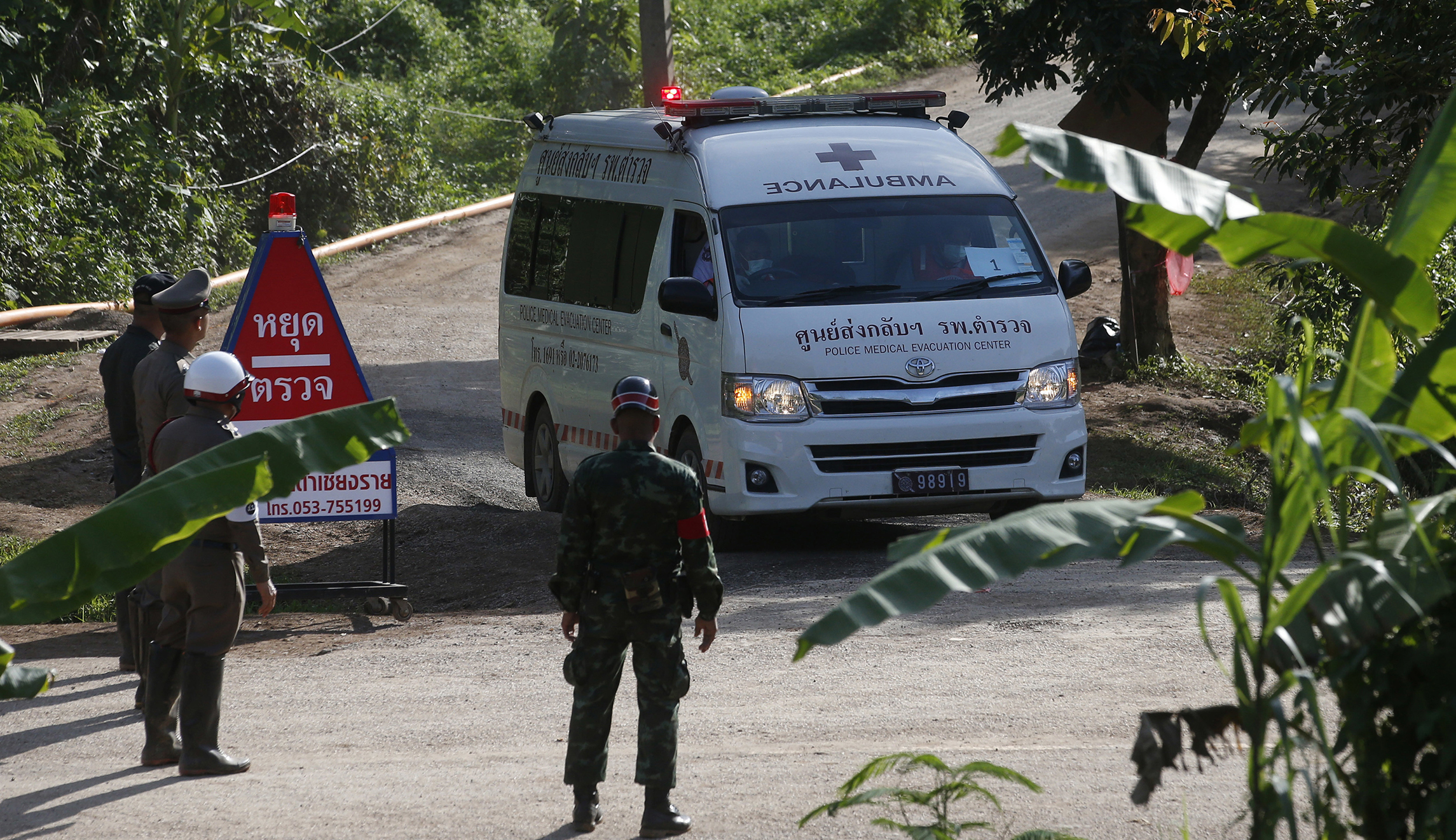 Four more boys rescued from flooded cave in Thailand