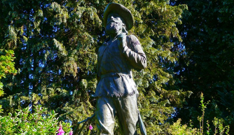 Students want generic pioneer statue removed because it offends Native Americans