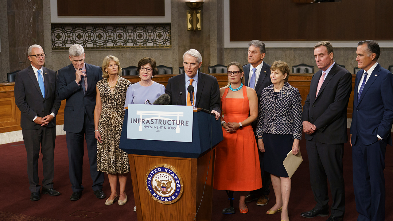 Bipartisan infrastructure deal: Senate advances spending bill