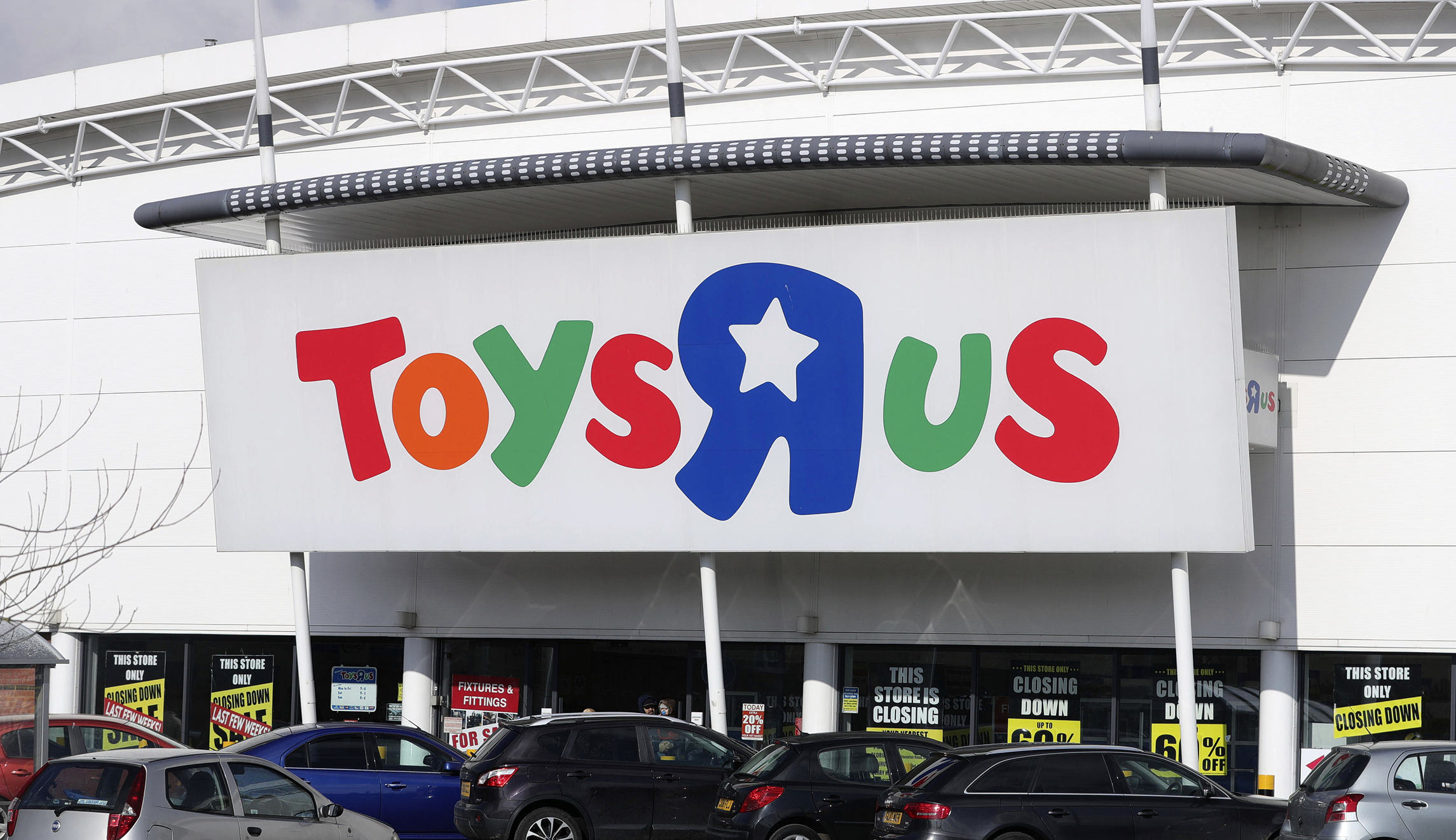 Toys ‘R’ Us is closing because capitalism is awesome, so stop whining