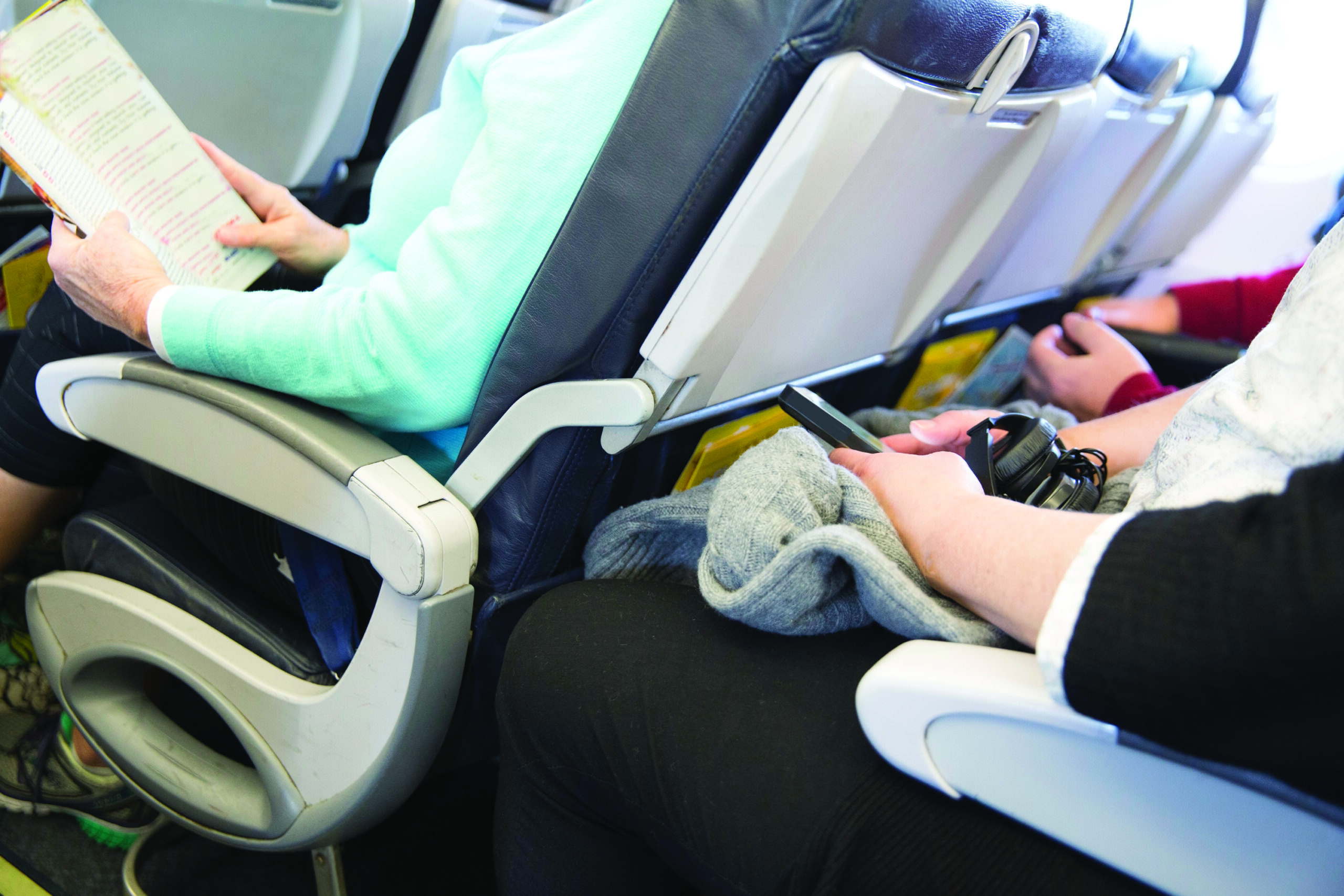 The battle over shrinking airplane seats