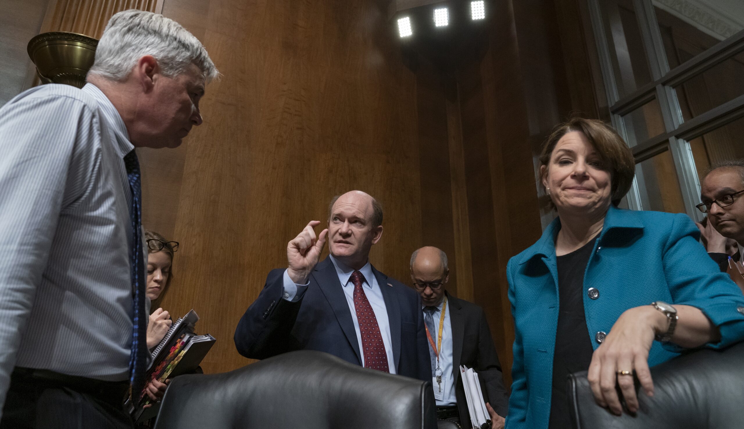 Democrats attack Barr on obstruction