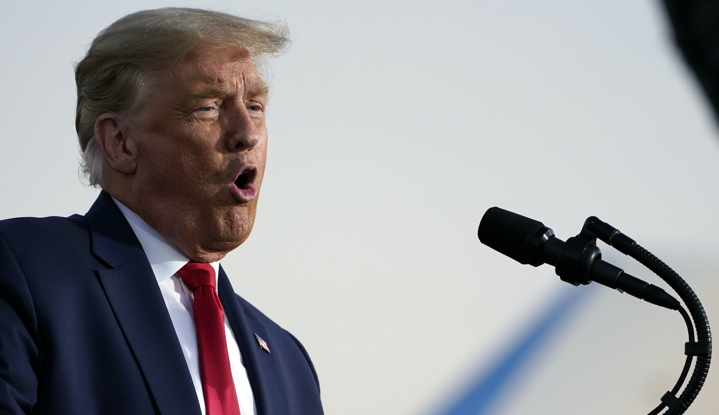Trump promises kisses and victory as he returns to the campaign trail