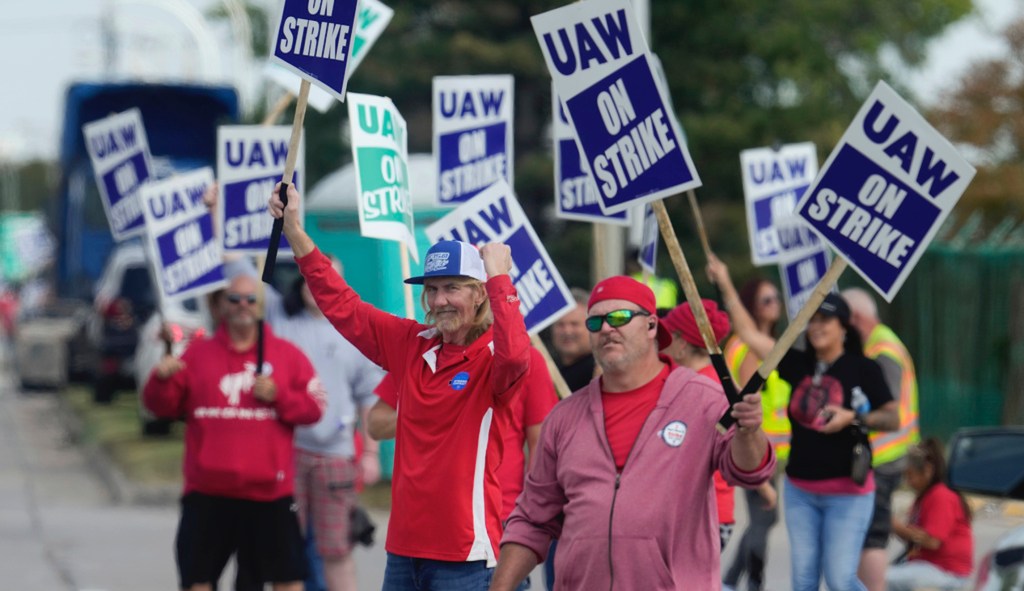 UAW union workers authorize auto strike amid contract negotiations