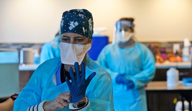 Federal court halts vaccine mandate for healthcare workers in 10 states