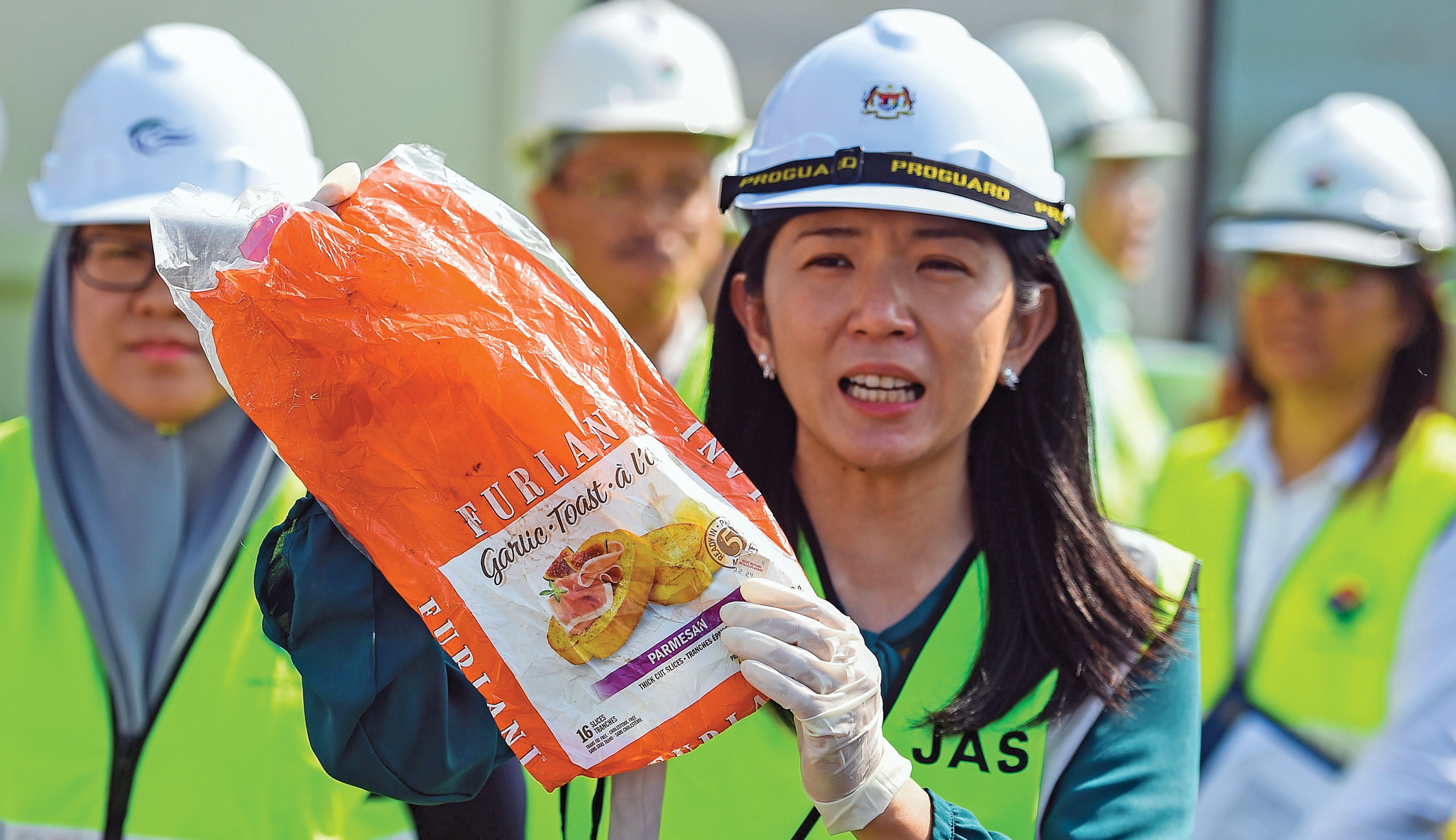 The recycling barge to nowhere