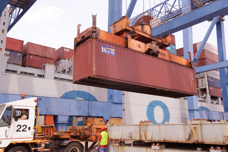 US business inventories rise, but sales plunge