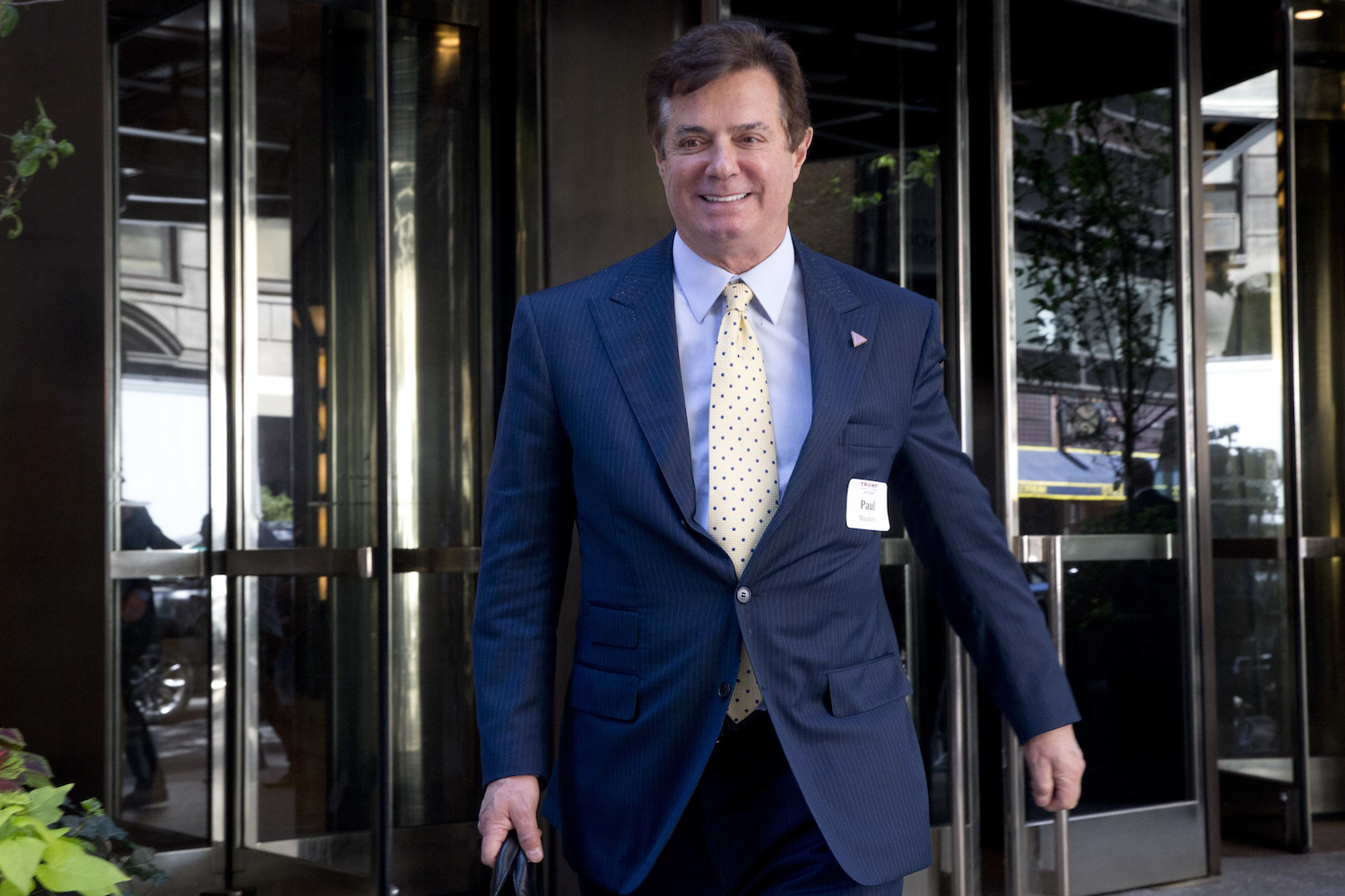 Spicer dismisses efforts to tie Manafort actions to Trump