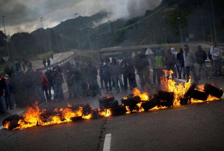 Striking miners in north Spain use violent tactics