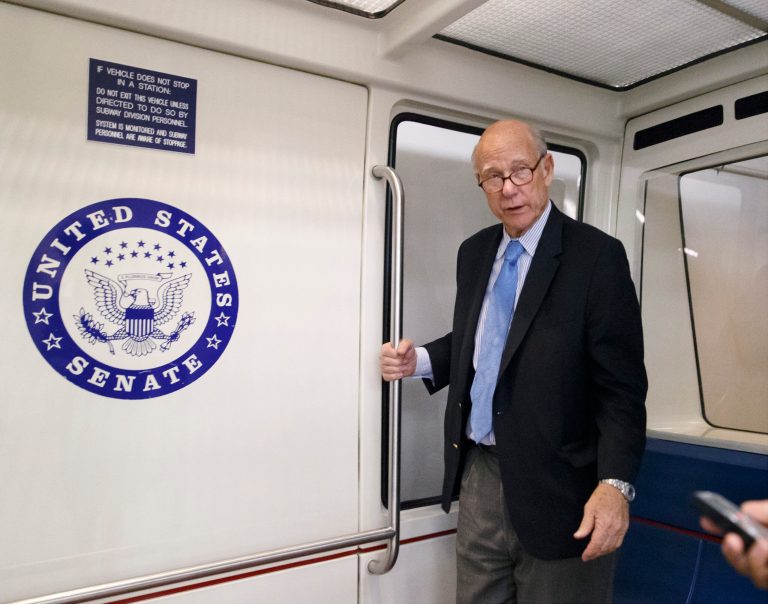 Conservative group endorses Kansas challenger