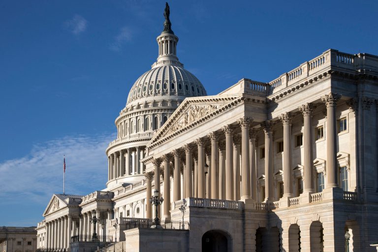 Obama to press lawmakers as government shutdown looms