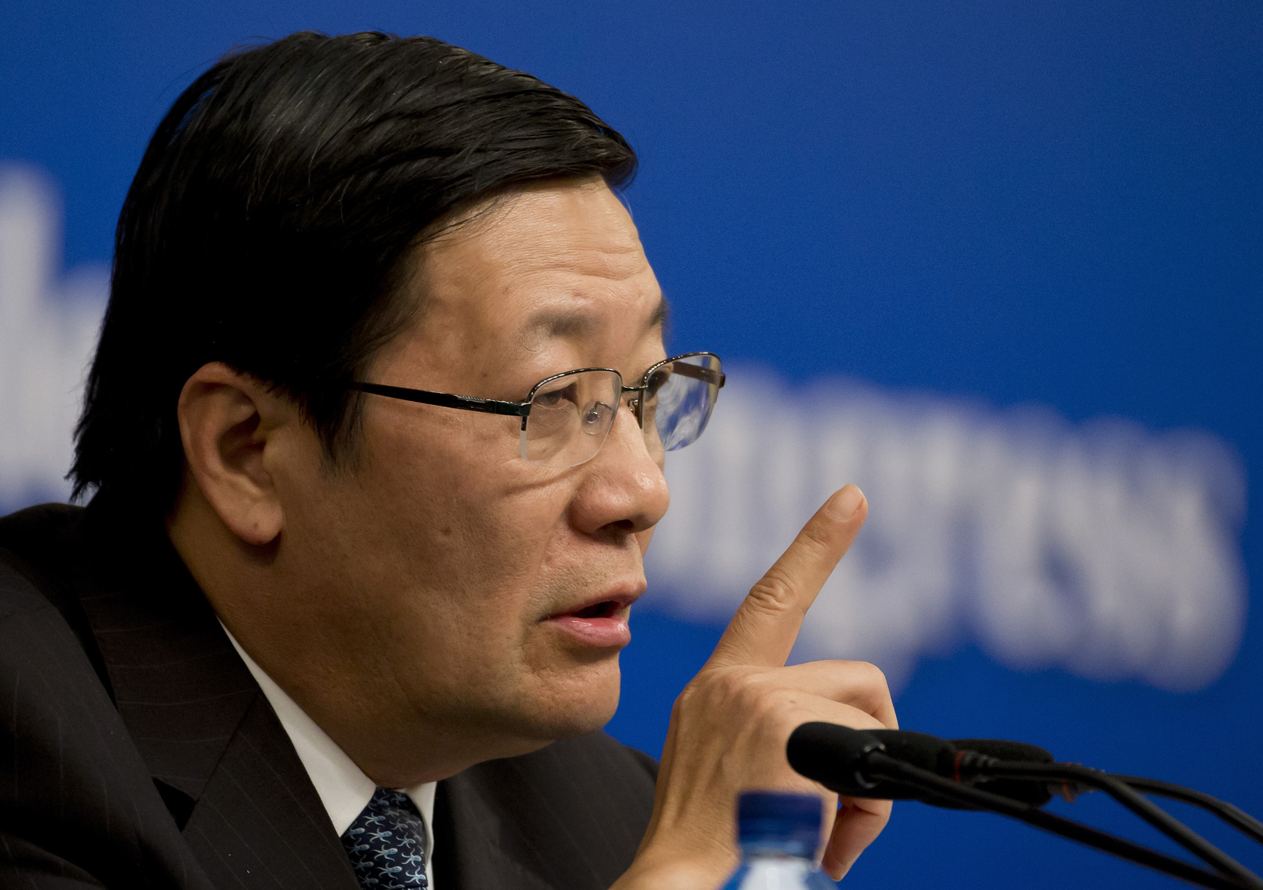 China says priority is jobs, not growth target