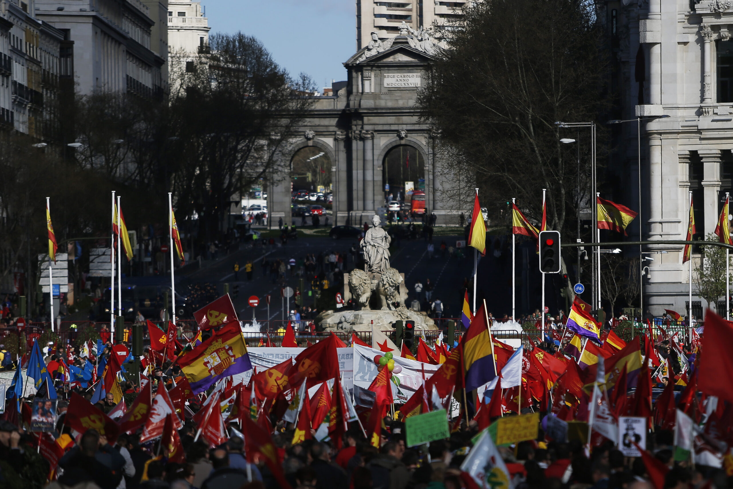Spain anti-austerity protesters clash with police