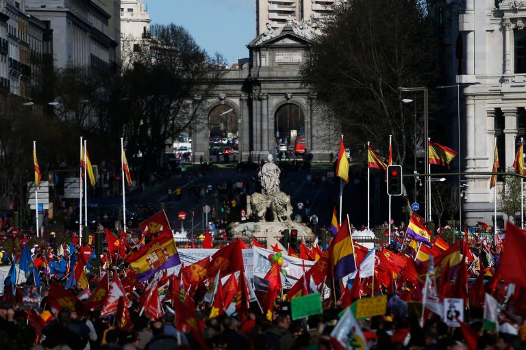 Spain anti-austerity protesters clash with police