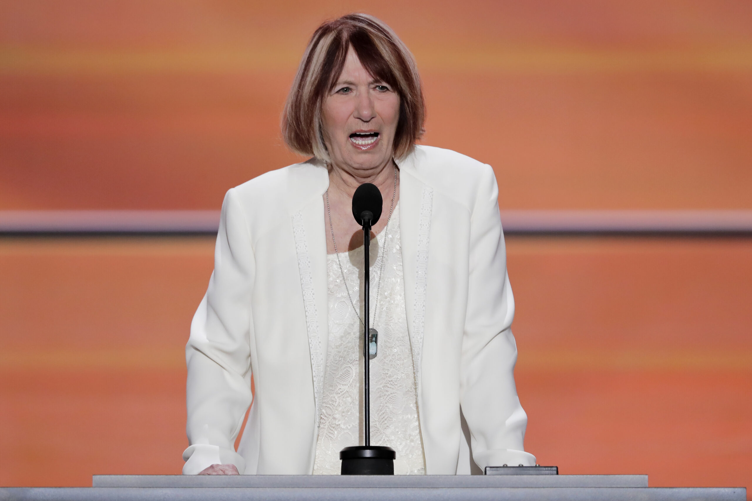 Benghazi mom to attend debate as Trump guest