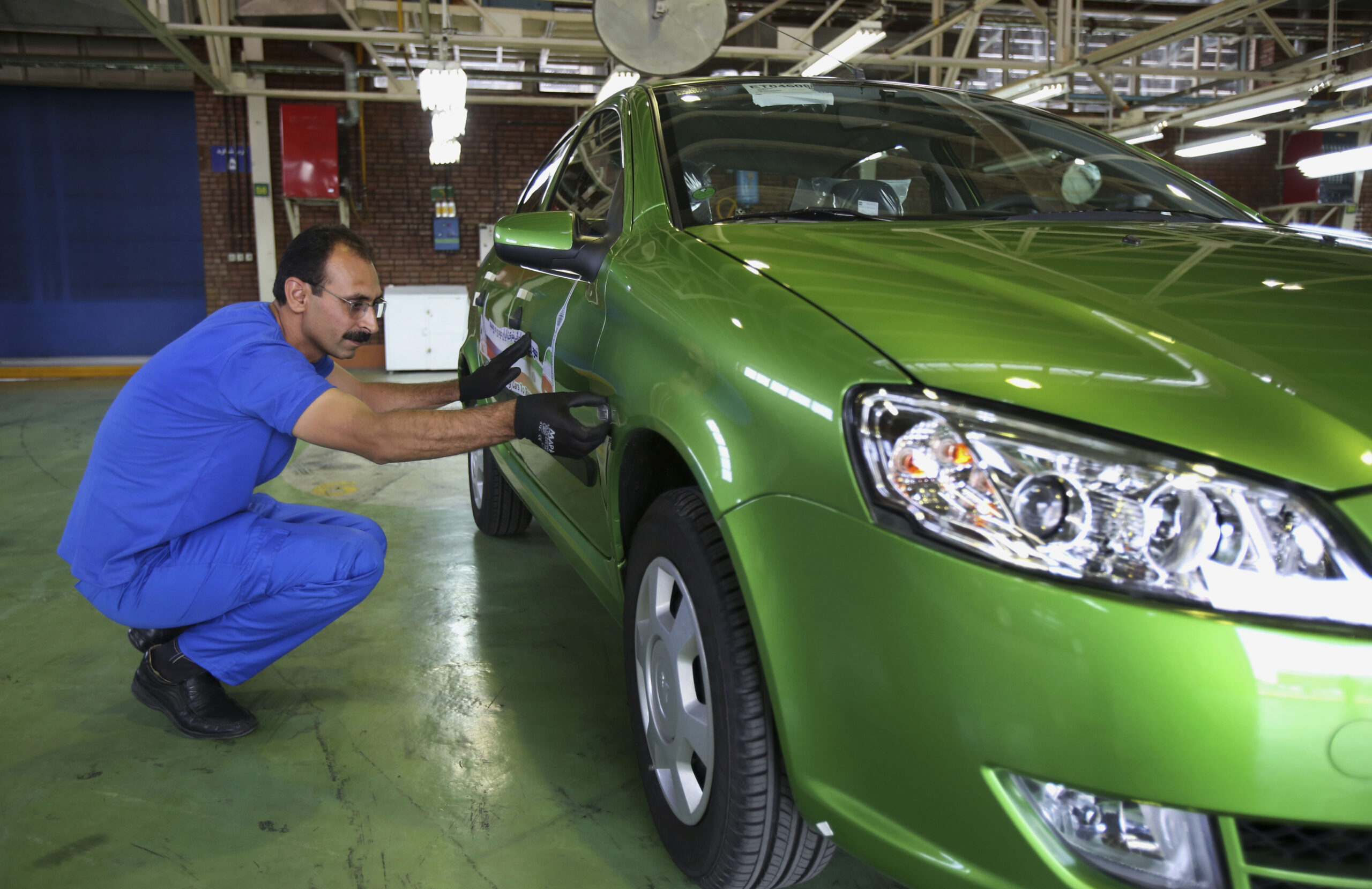 Iran resumes auto exports to Russia