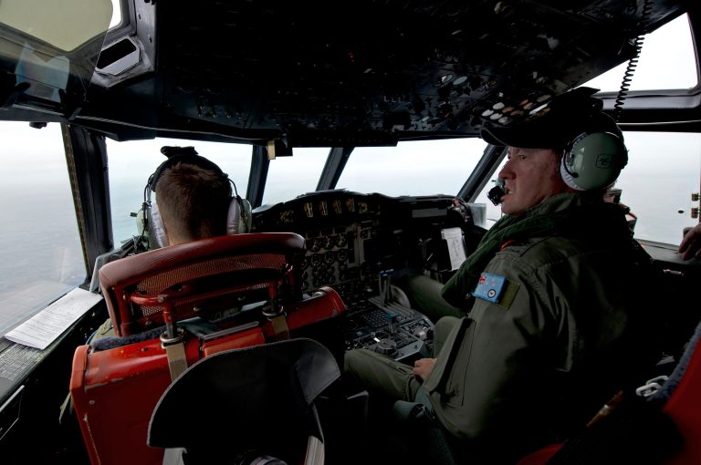 5 planes, 2 ships search southern seas for jet