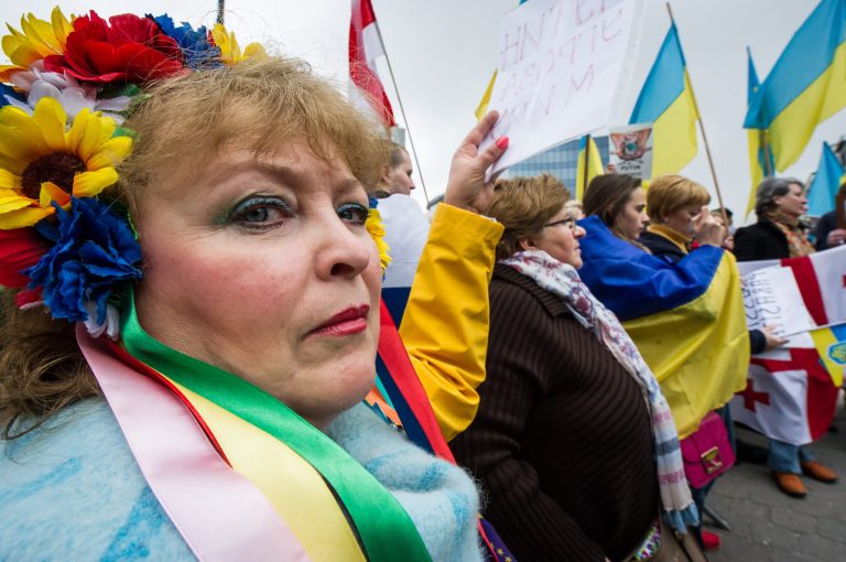 EU sanctions officials linked to Ukraine unrest