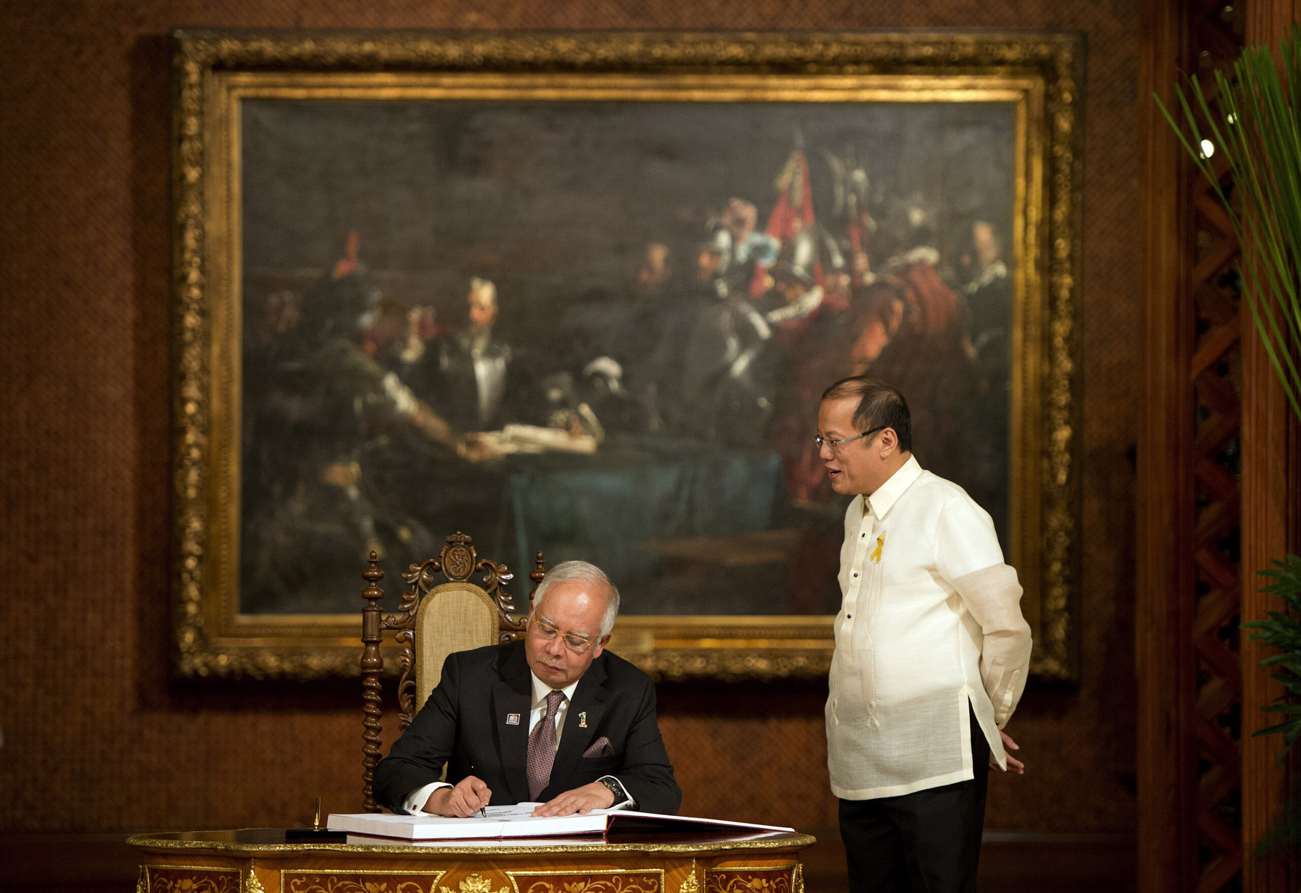 Malaysian leader takes break from plane crisis