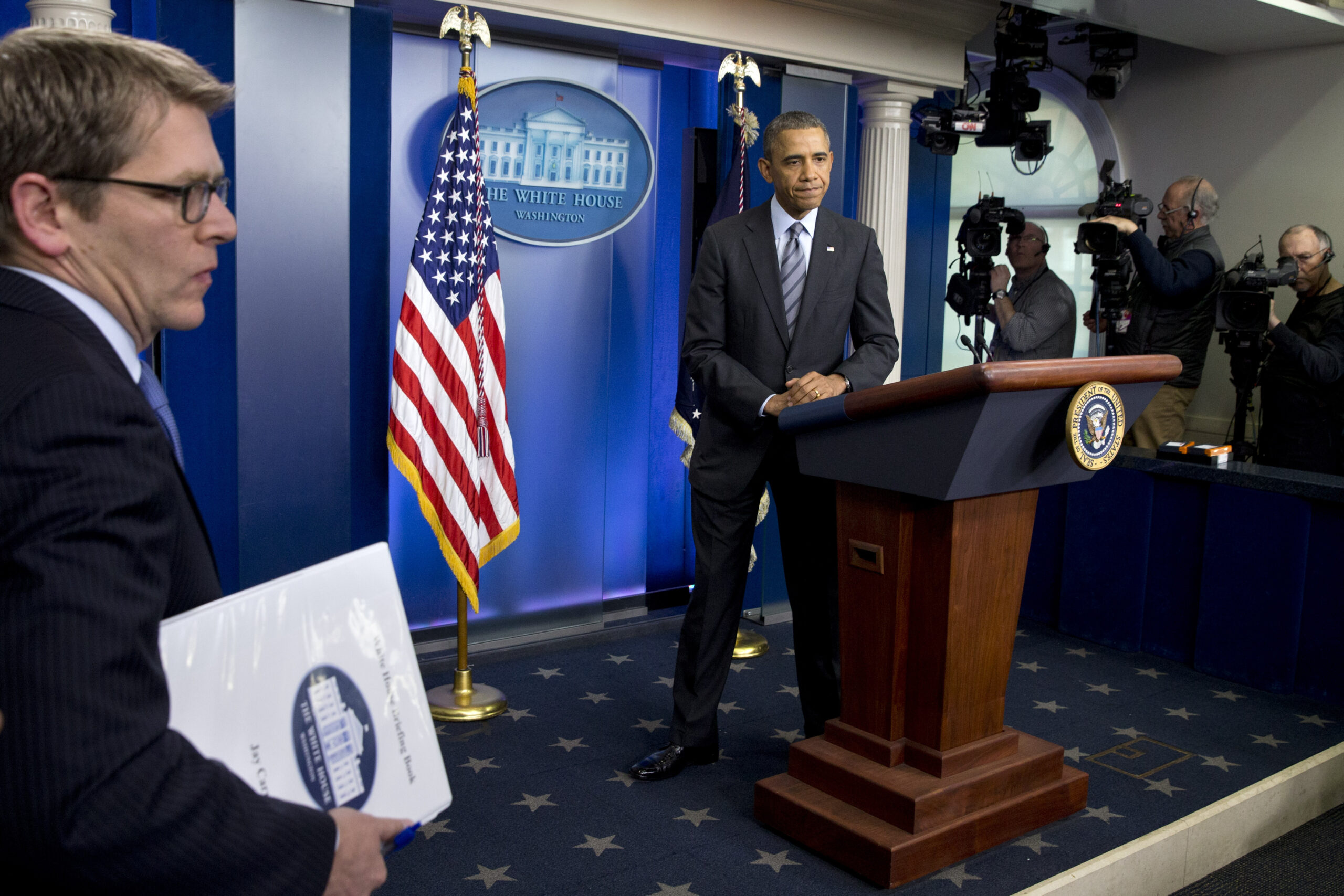 Obama vacation plans in doubt because of Ukraine