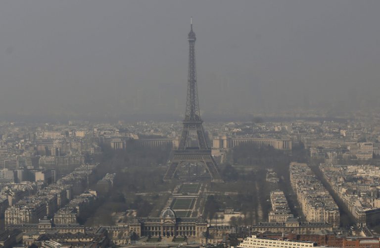 Free rides to combat pollution in France, Belgium