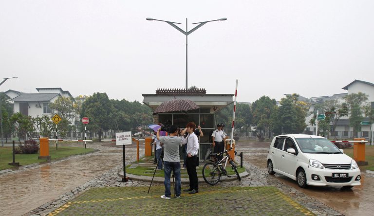 Flight simulators used by enthusiasts worldwide