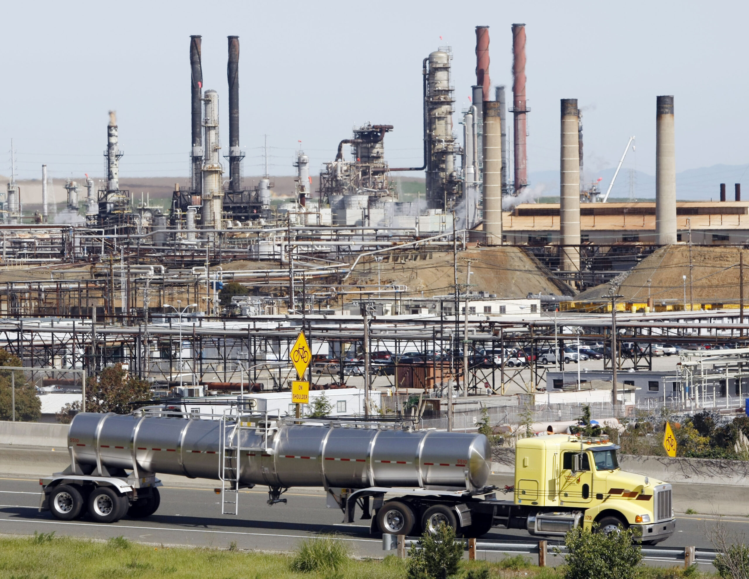 Obama admin drives ahead with new cleaner gas rule