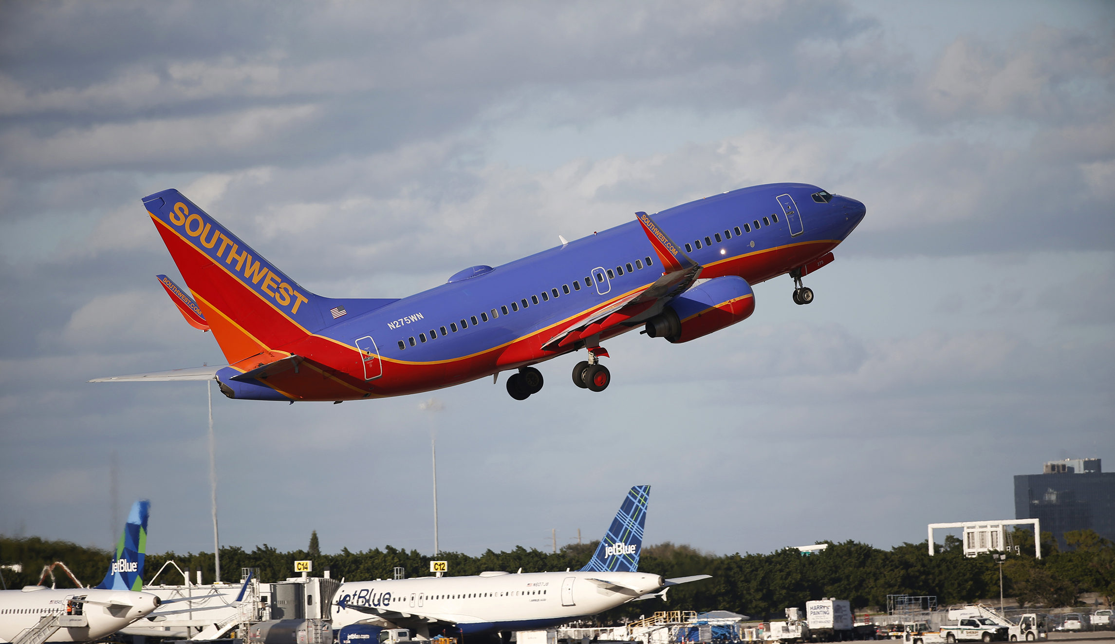 Southwest pilot arrested for bringing a loaded gun past airport security