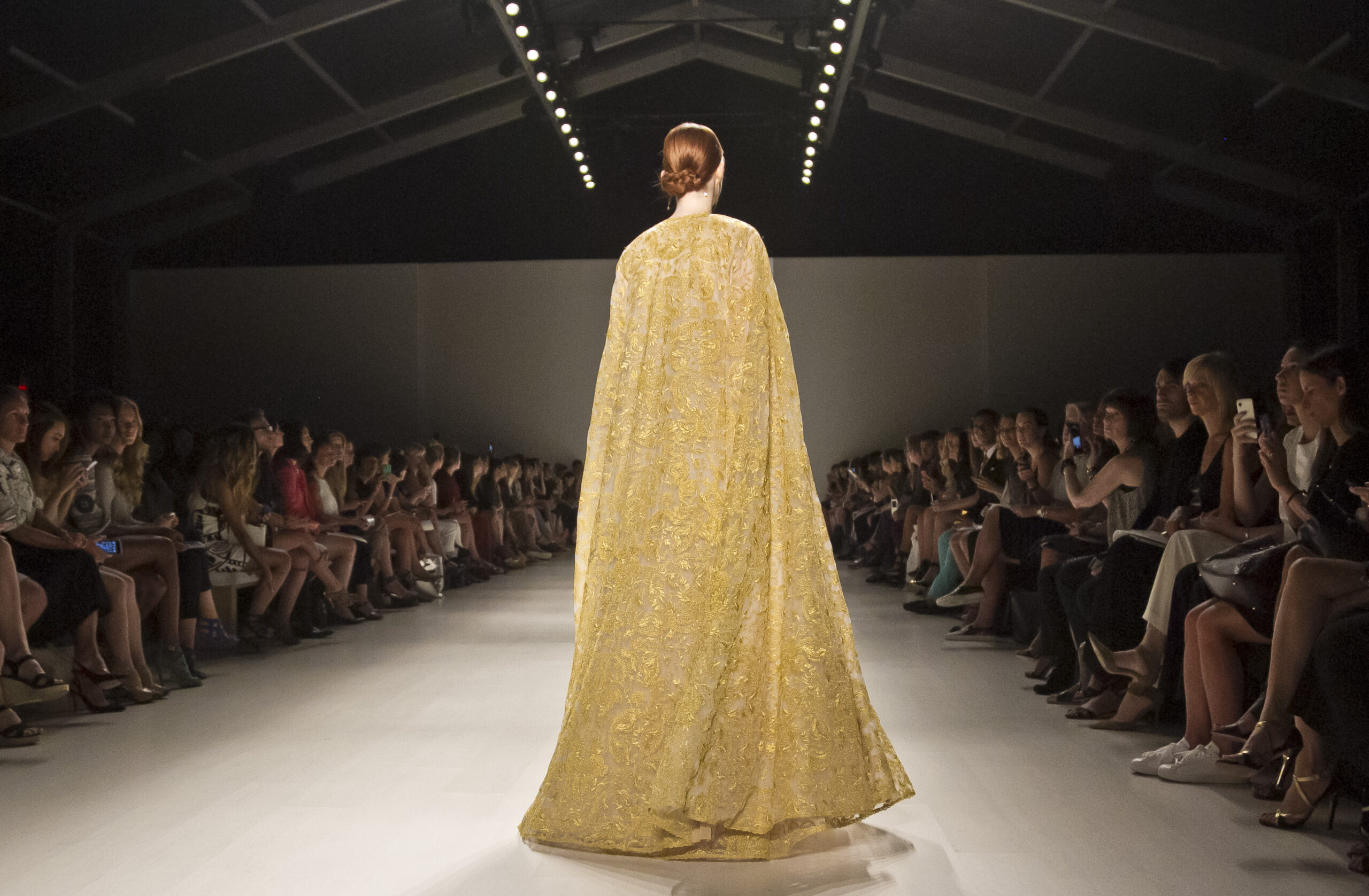 Tadashi Shoji goes to old Venice in lace and chain