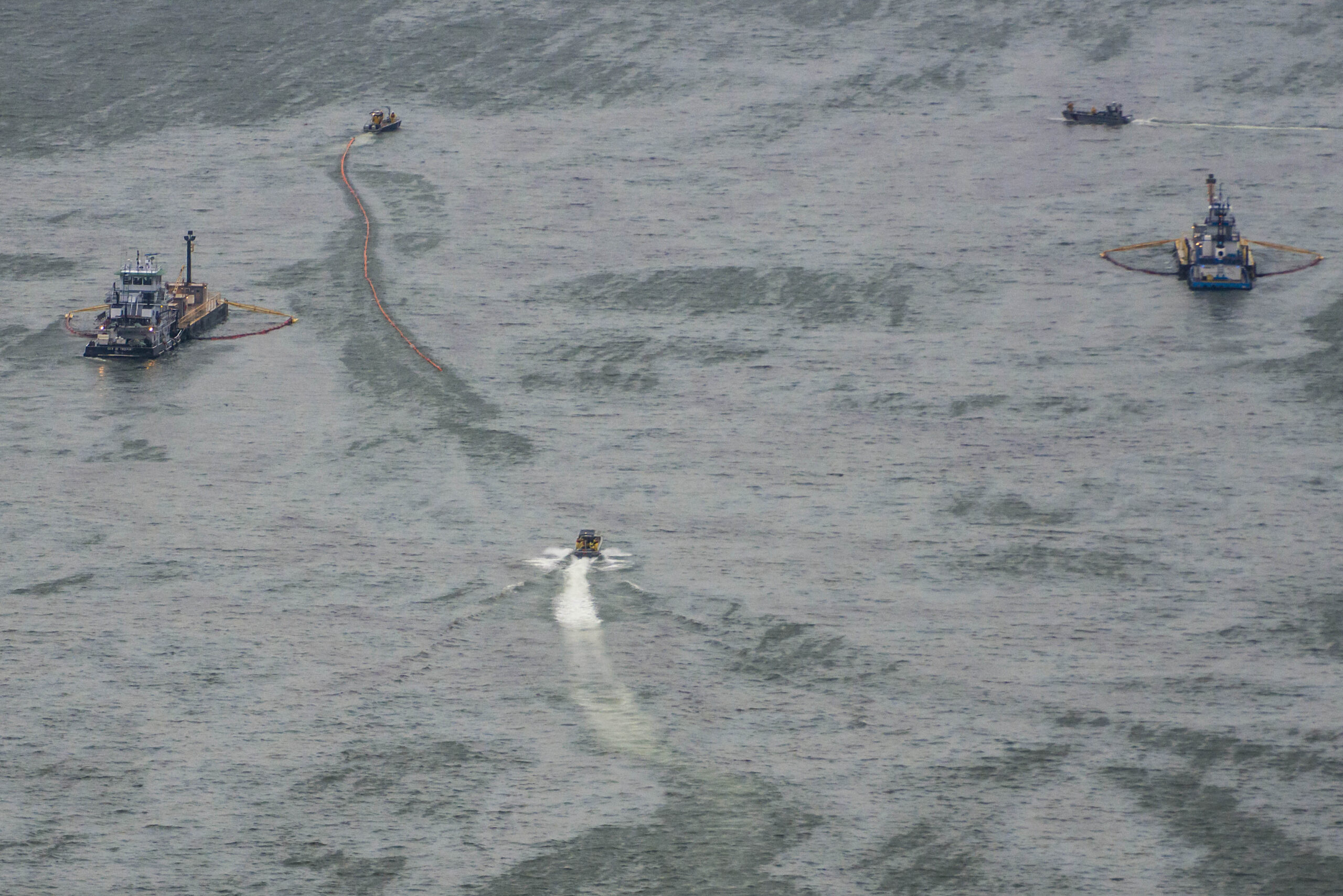 Oil rises slightly as Gulf waterway closes