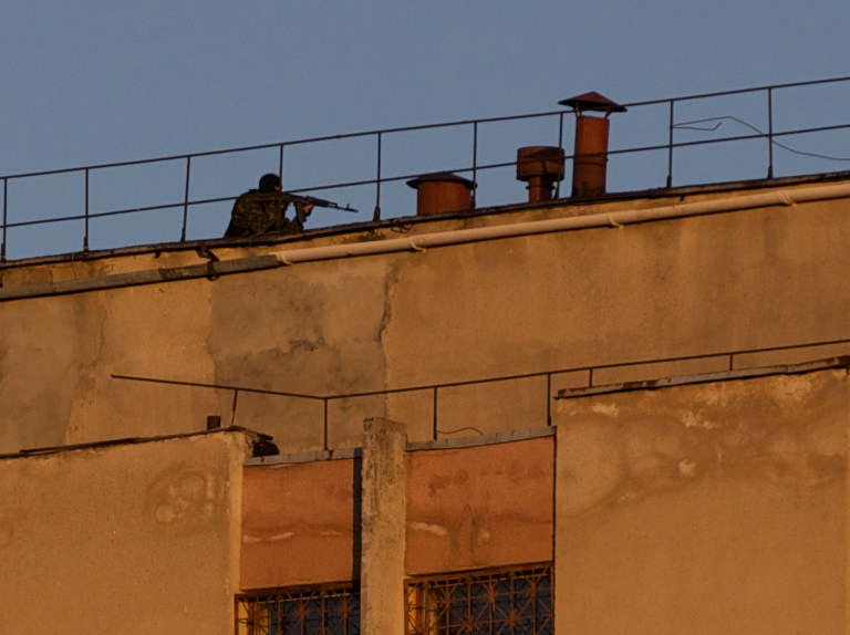 Ukraine grapples with despair in Crimea takeover