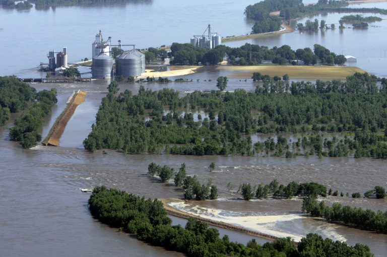 Flood insurance rate spikes to ripple across Ill.