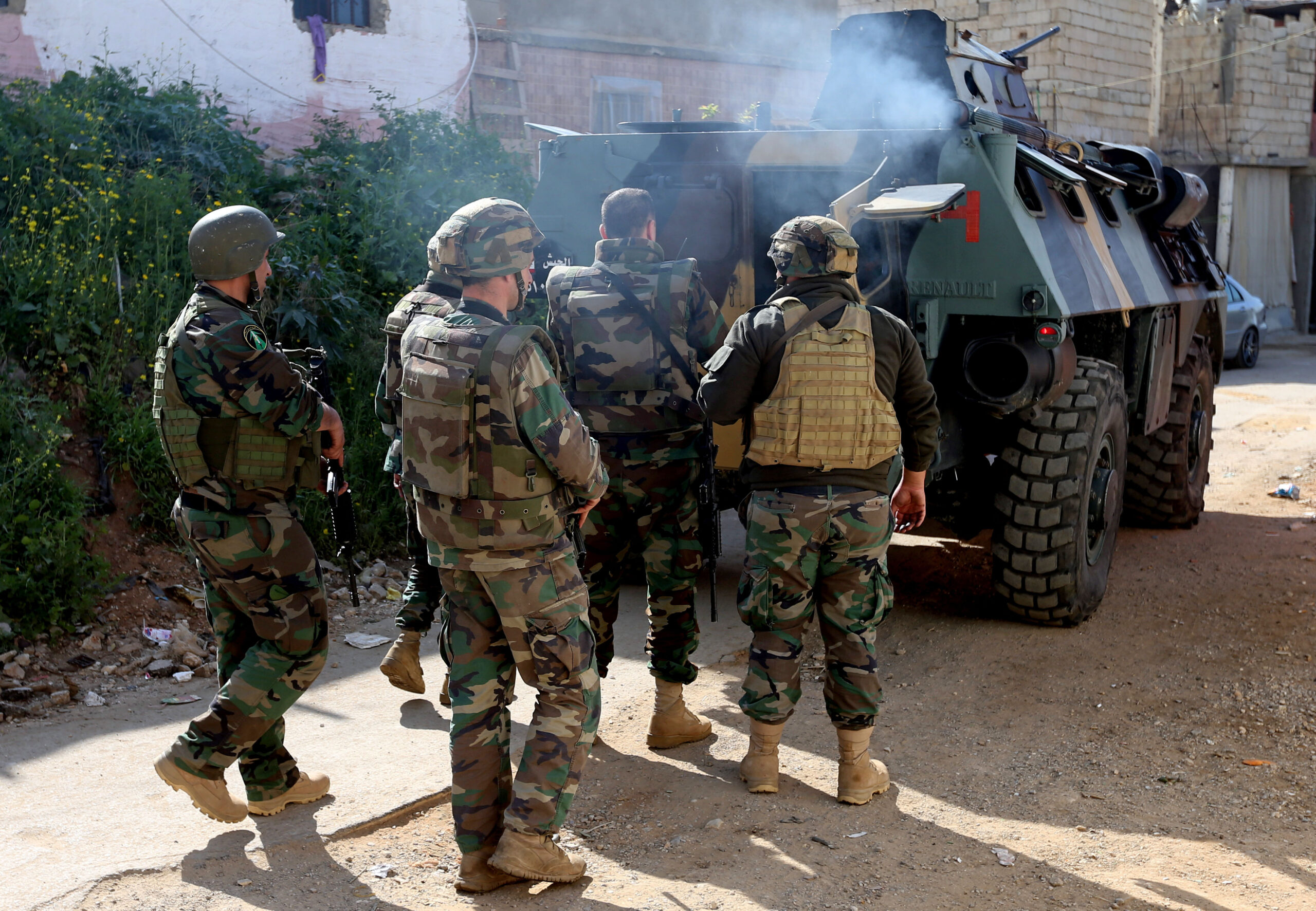 Lebanon: Masked gunmen kill army officer in north
