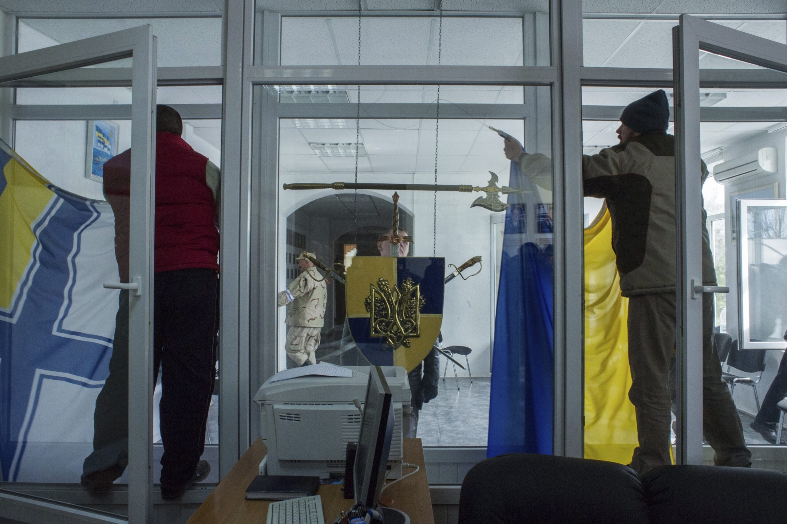 White House condemns storming of Ukrainian navy headquarters