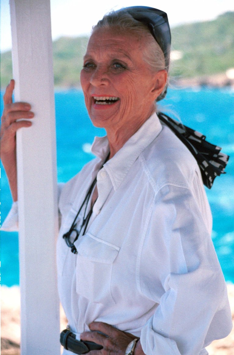 Widow of Errol Flynn dies in Jamaica at age 87